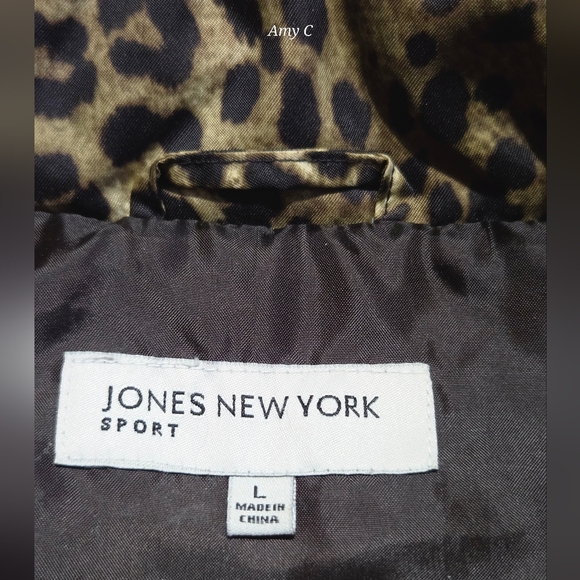 Jones New York Animal Print Puffer Vest Size Large In EUC. - Picture 5 of 7